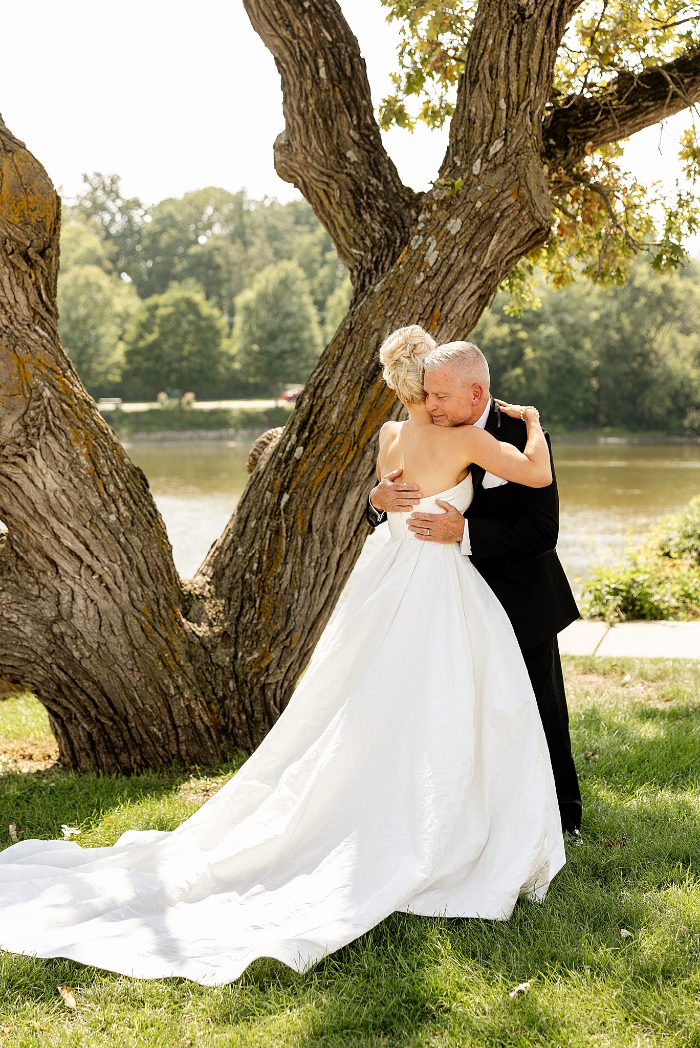 Summer The BRIX on the Fox wedding day in Carpentersville, Illinois with Chicagoland wedding photographer Jillian Photography.
