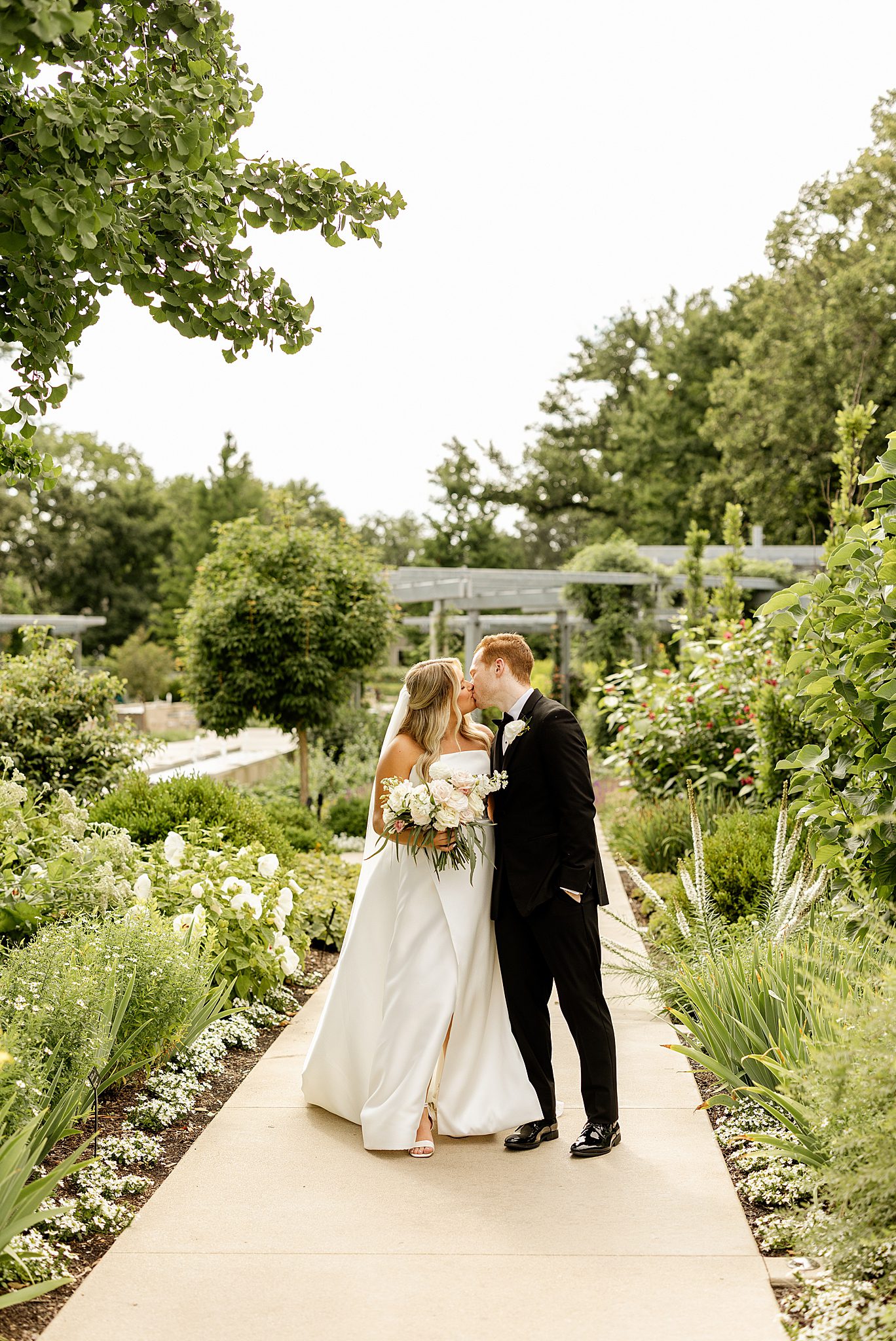 Summer Morton Arboretum wedding day in Lisle, Illinois with Chicagoland wedding photographer Jillian Photography.