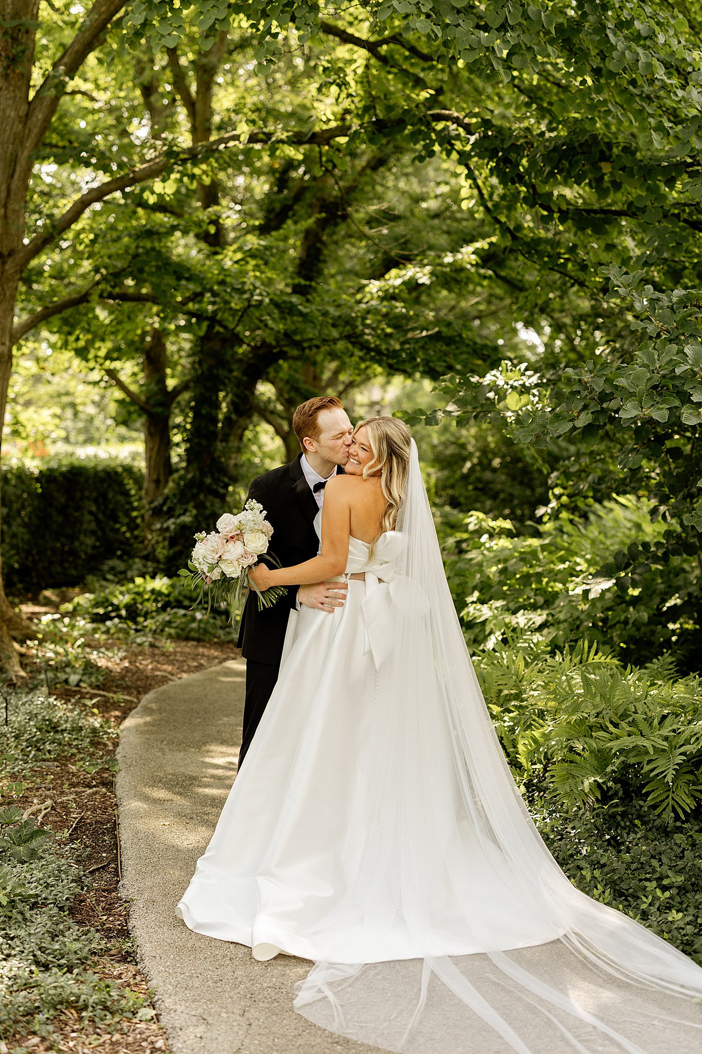 Summer Morton Arboretum wedding day in Lisle, Illinois with Chicagoland wedding photographer Jillian Photography.