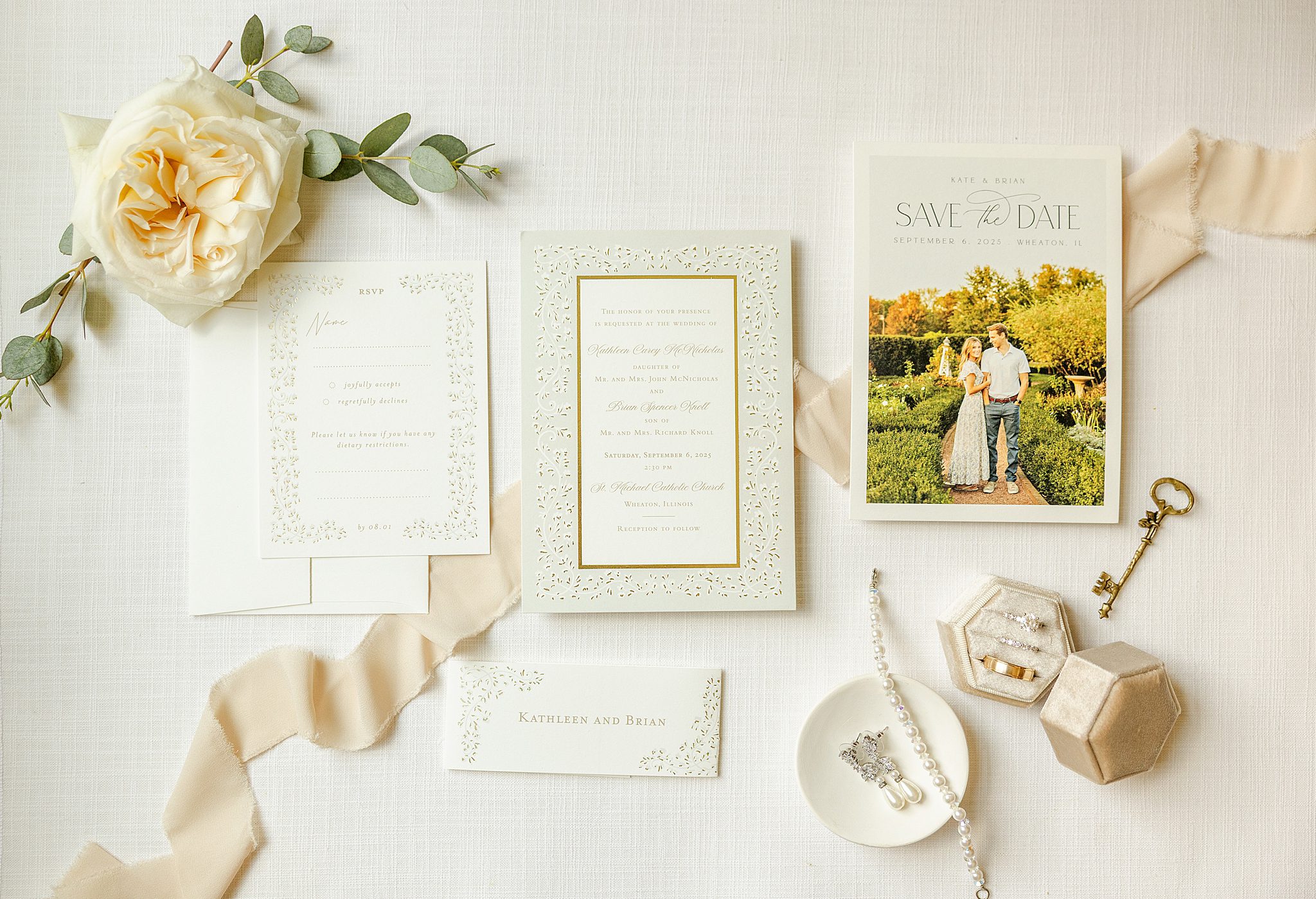 Oak Brook Hills Resort wedding day in Oak Brook, Illinois with Chicagoland wedding photographer Jillian Photography.