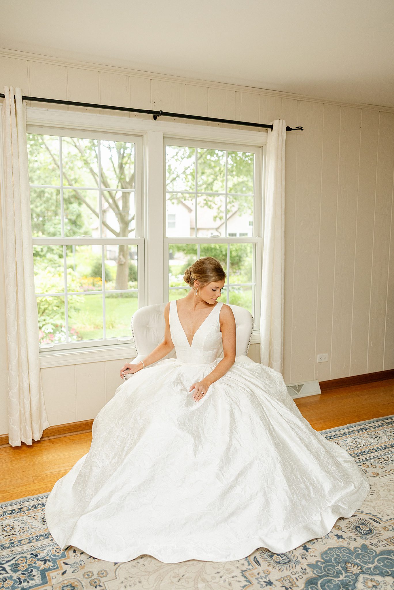 Oak Brook Hills Resort wedding day in Oak Brook, Illinois with Chicagoland wedding photographer Jillian Photography.