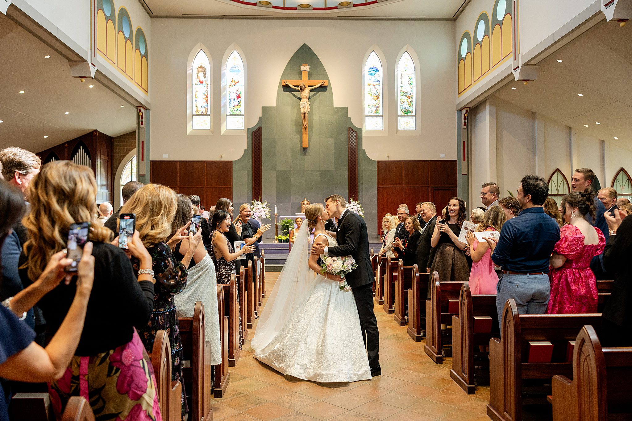 Oak Brook Hills Resort wedding day in Oak Brook, Illinois with Chicagoland wedding photographer Jillian Photography.