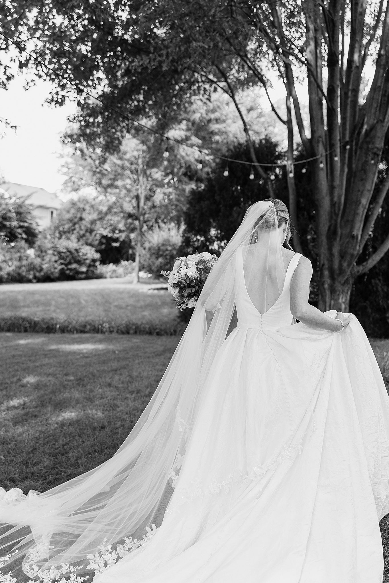 Oak Brook Hills Resort wedding day in Oak Brook, Illinois with Chicagoland wedding photographer Jillian Photography.