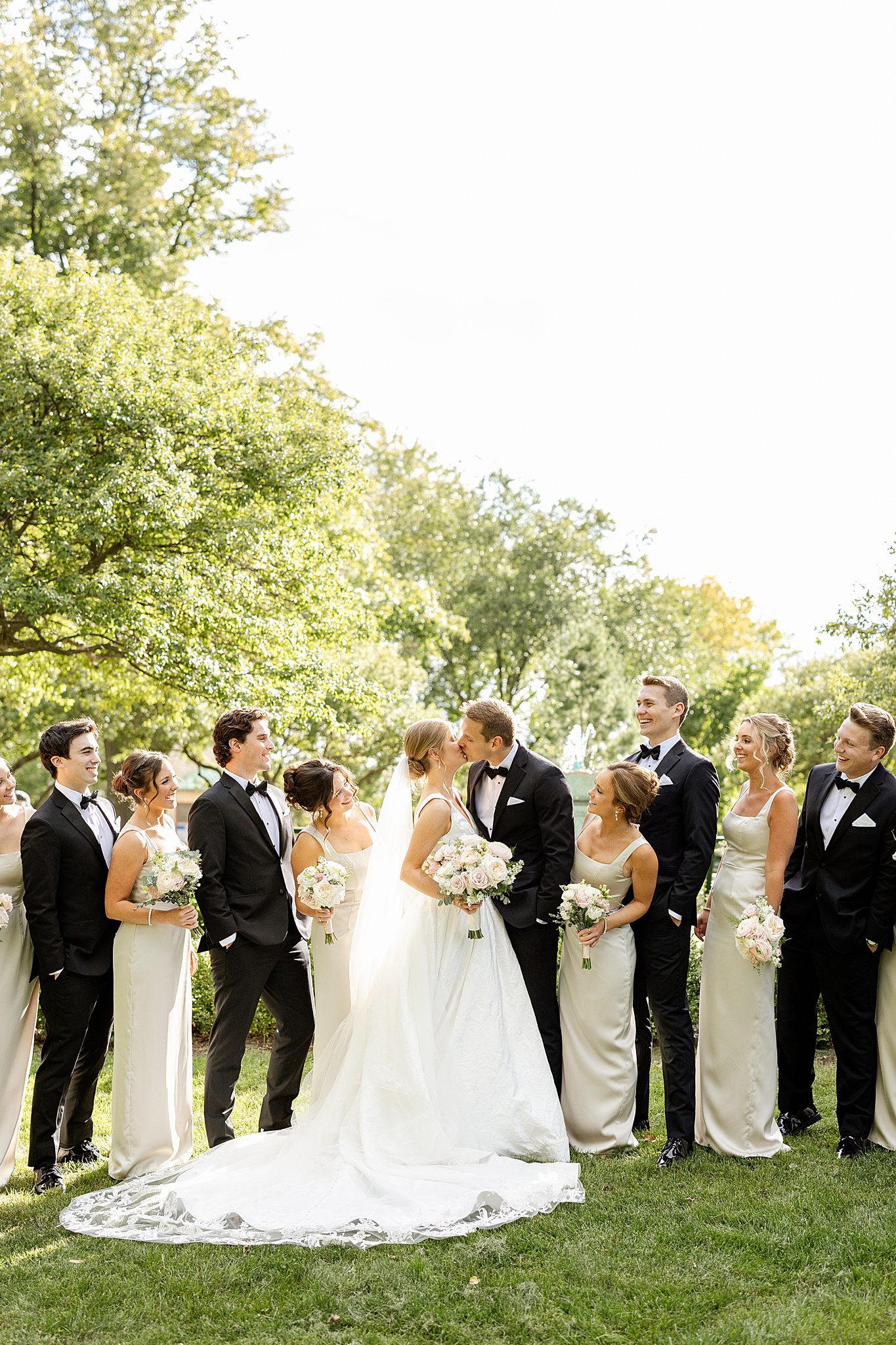 Oak Brook Hills Resort wedding day in Oak Brook, Illinois with Chicagoland wedding photographer Jillian Photography.