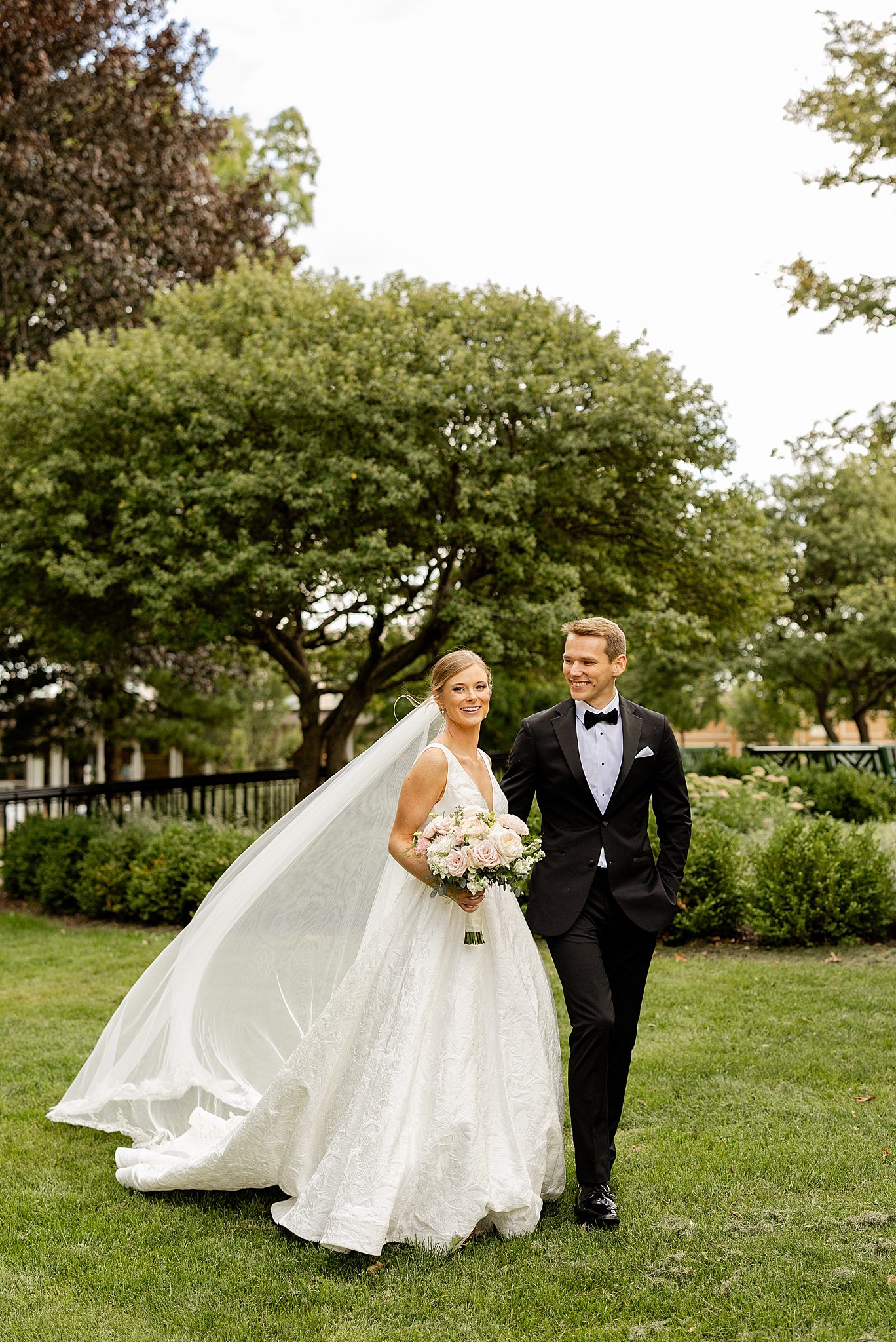 Oak Brook Hills Resort wedding day in Oak Brook, Illinois with Chicagoland wedding photographer Jillian Photography.