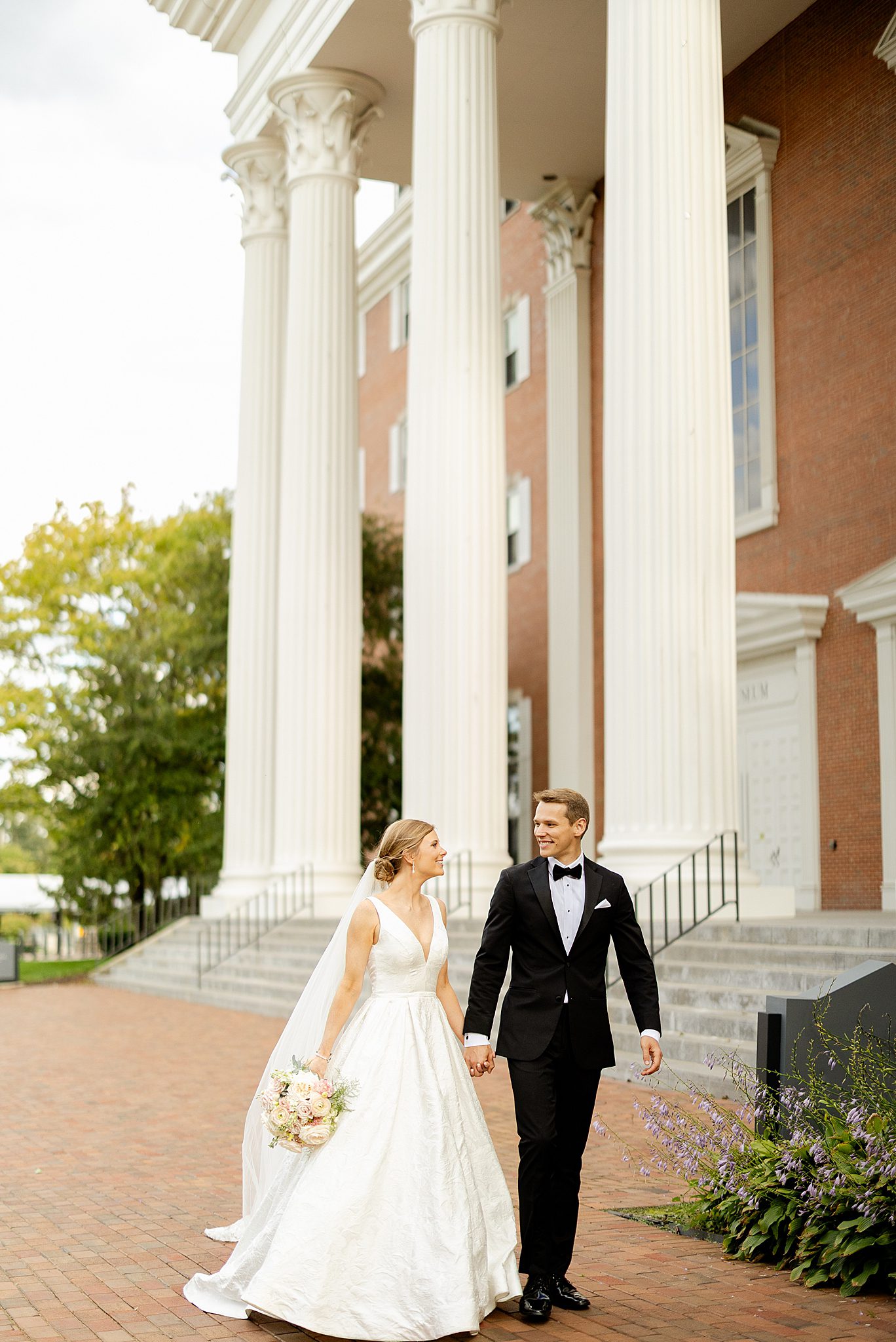 Oak Brook Hills Resort wedding day in Oak Brook, Illinois with Chicagoland wedding photographer Jillian Photography.