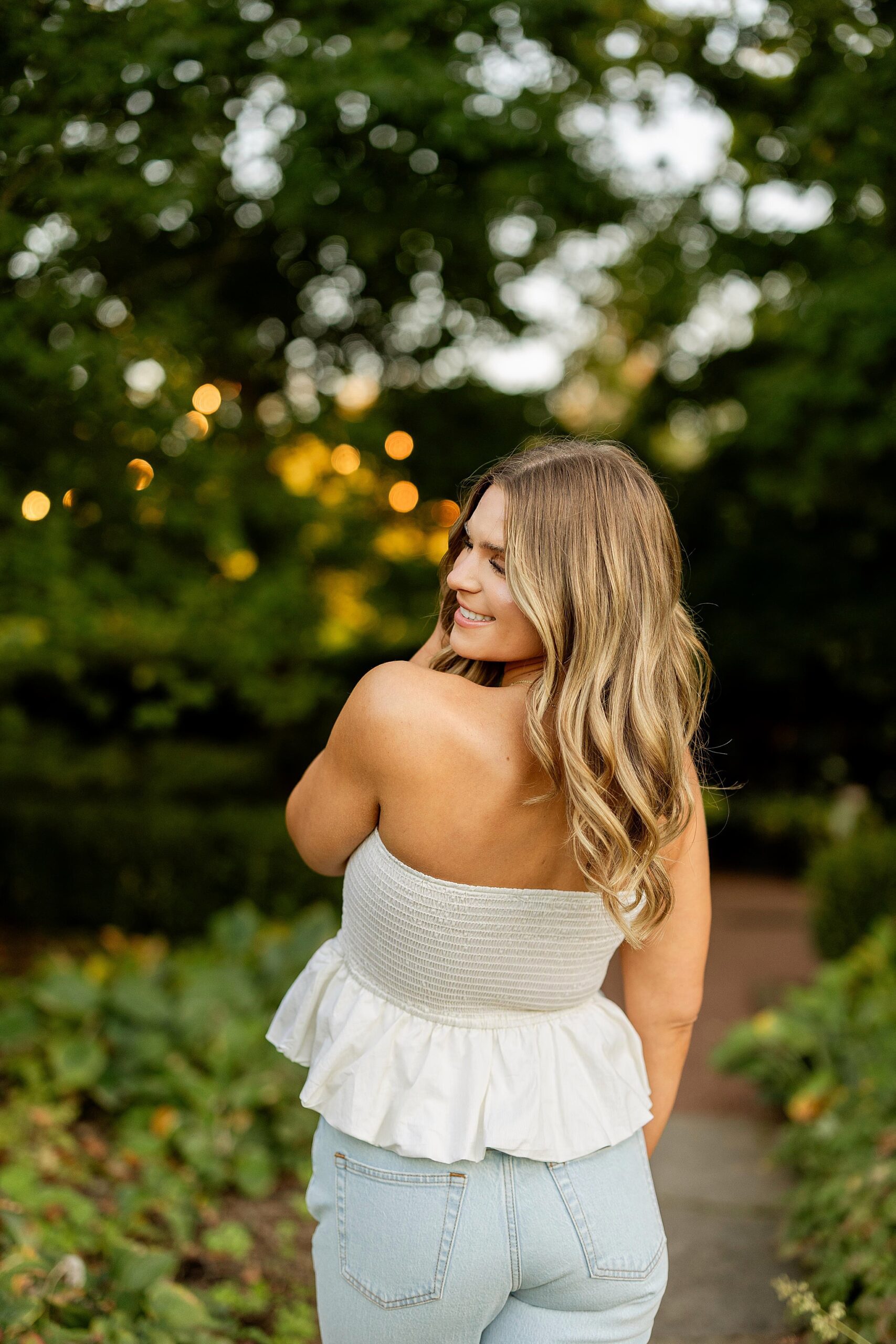 Inspiration for your Cantigny Park senior photos in Wheaton, Illinois with Chicagoland senior photographer Jillian Photography.