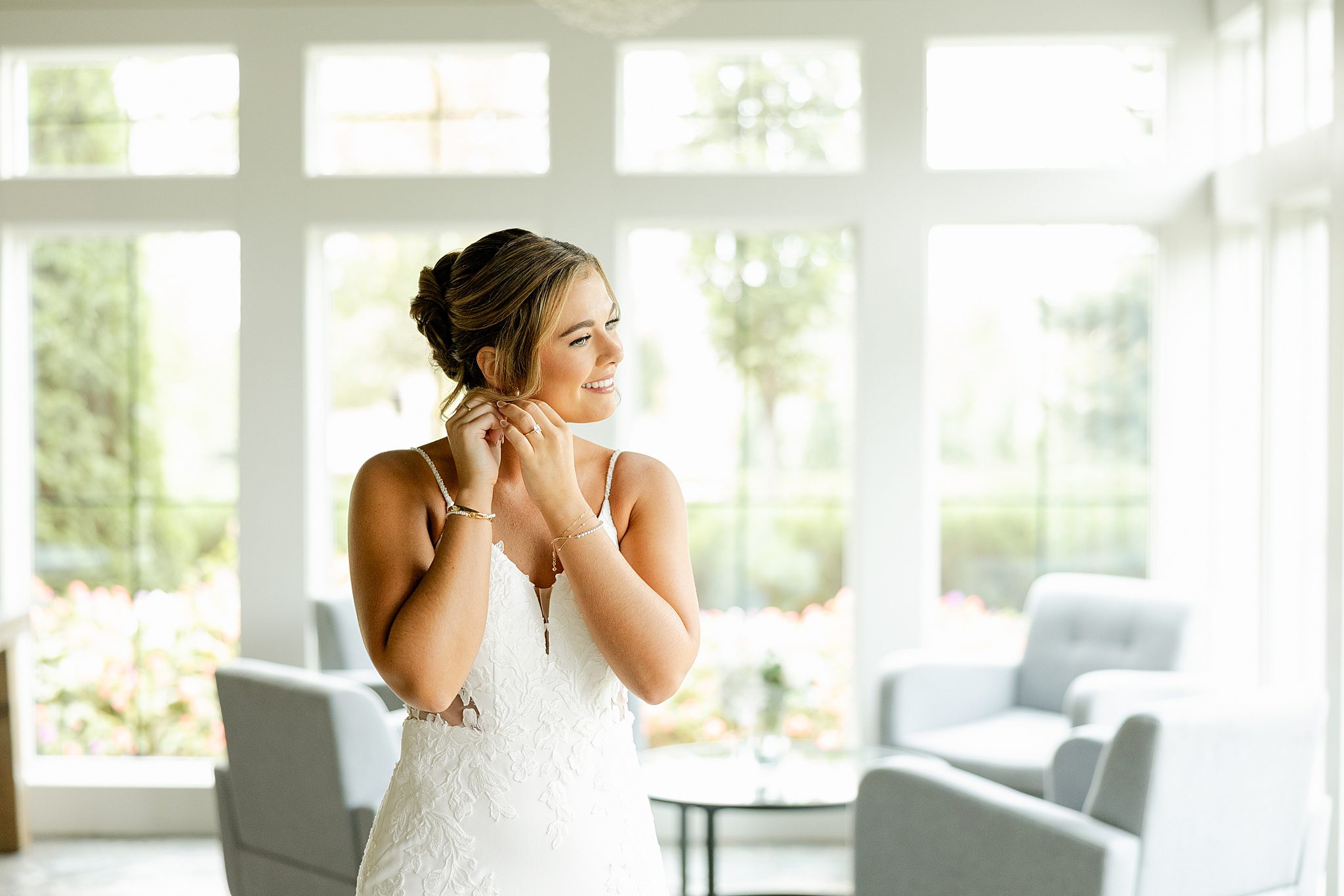 The Farmhouse Plainfield wedding day in Plainfield, Illinois with Chicagoland wedding photographer Jillian Photography.