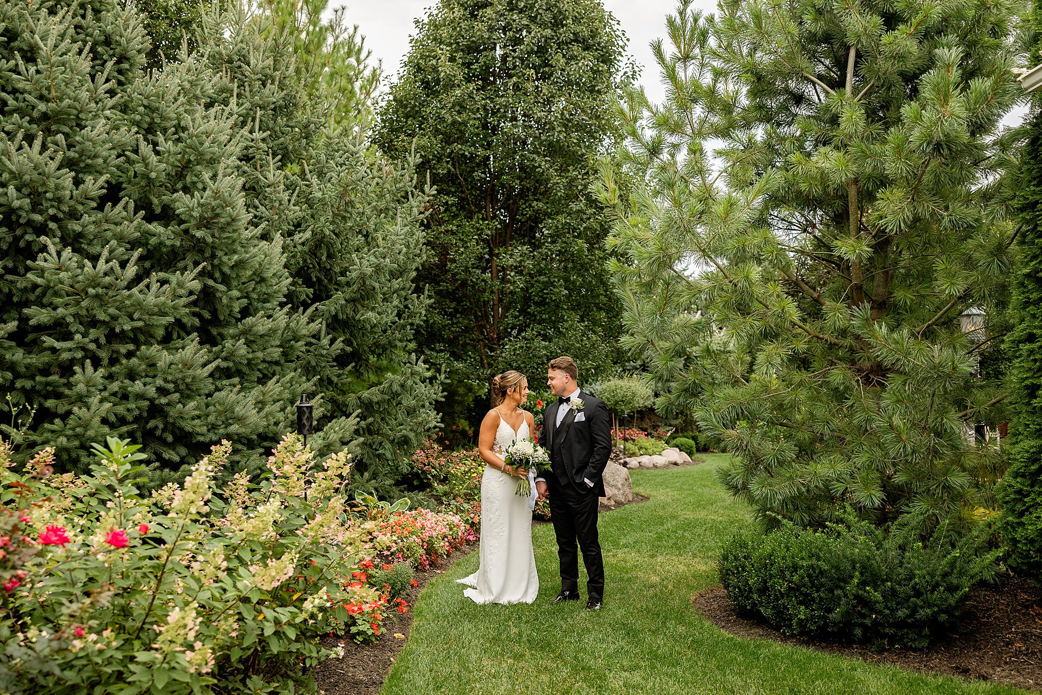 The Farmhouse Plainfield wedding day in Plainfield, Illinois with Chicagoland wedding photographer Jillian Photography.