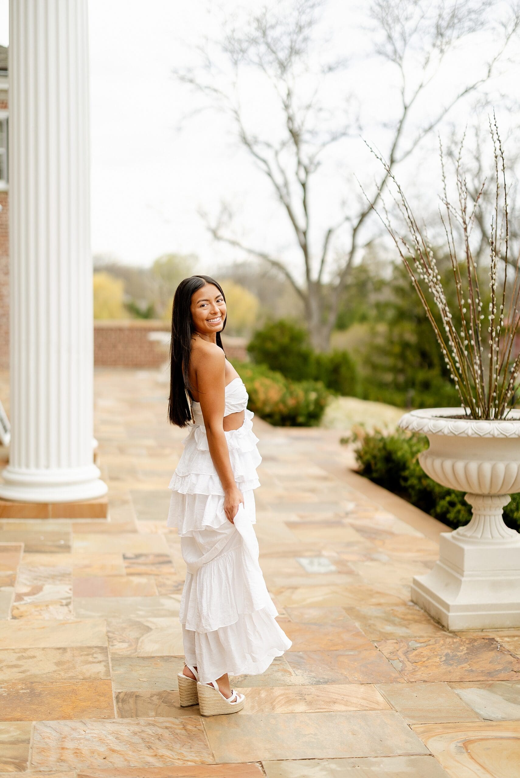 Spring Cantigny Park senior photos + inspiration for your Cantigny senior photos with Chicagoland senior photographer Jillian Photography.