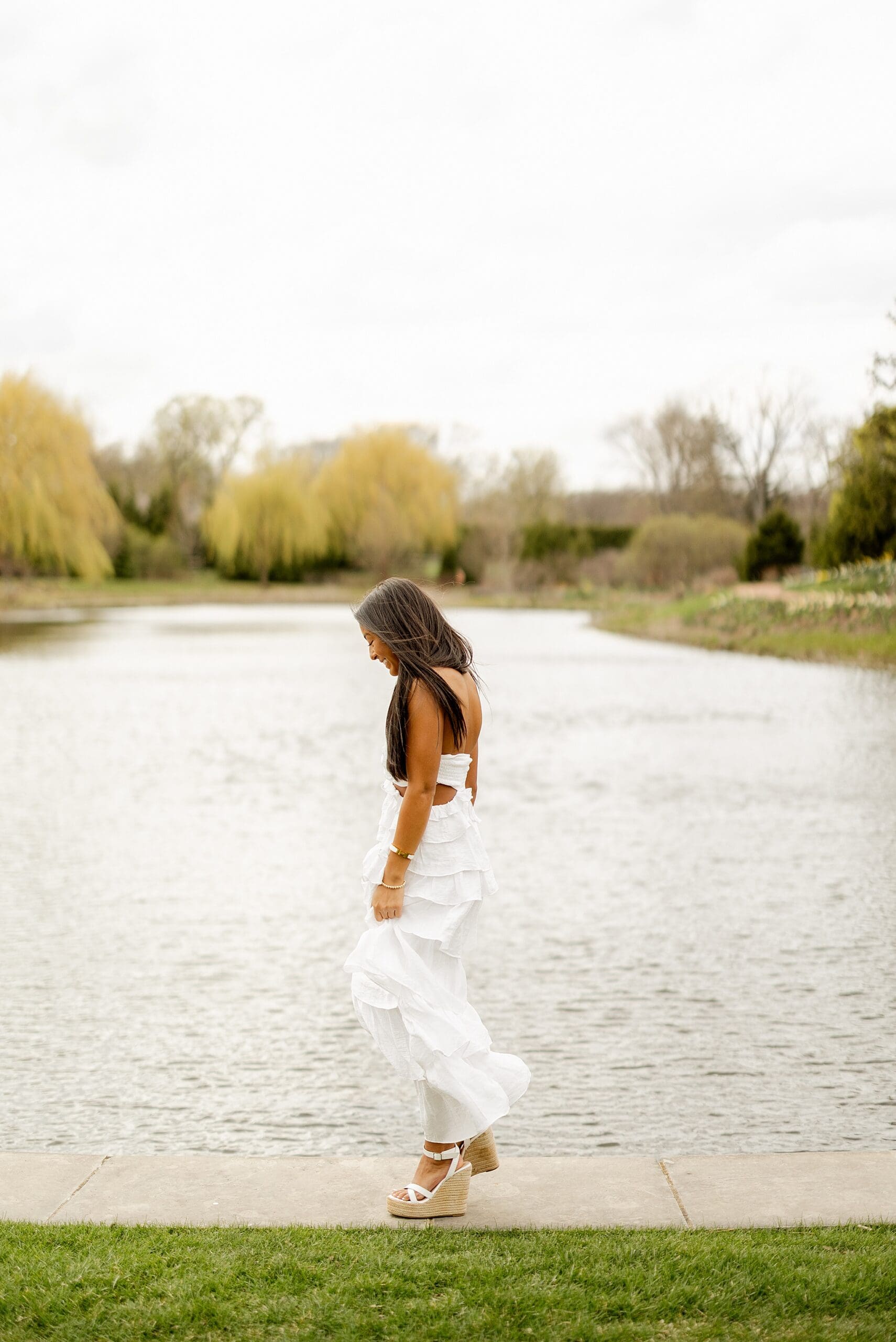 Spring Cantigny Park senior photos + inspiration for your Cantigny senior photos with Chicagoland senior photographer Jillian Photography.
