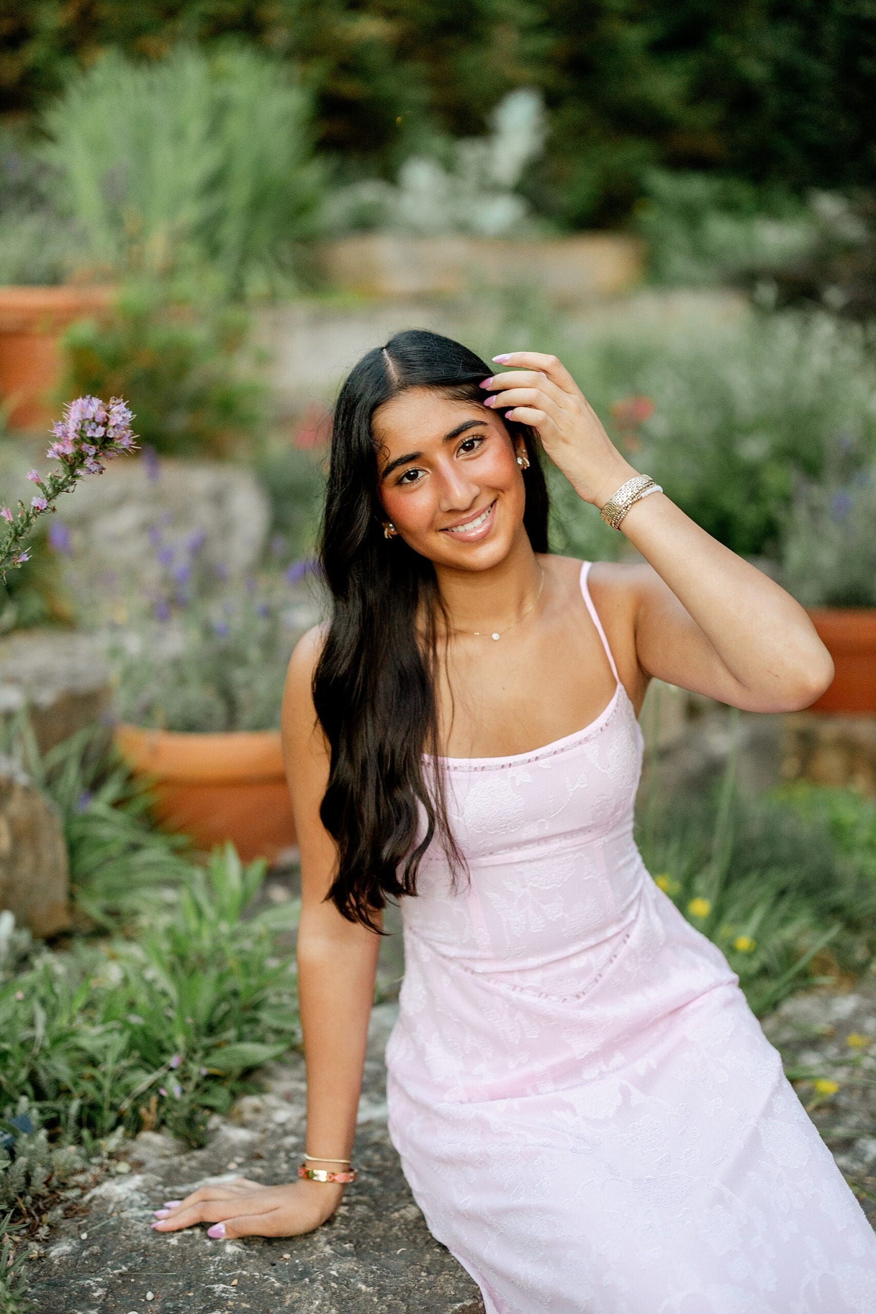 Naiyomi’s summer senior photos at Cantigny Park in Wheaton, Illinois, capture the warmth, blooms, and confidence of this beautiful Class of 2027 senior session.