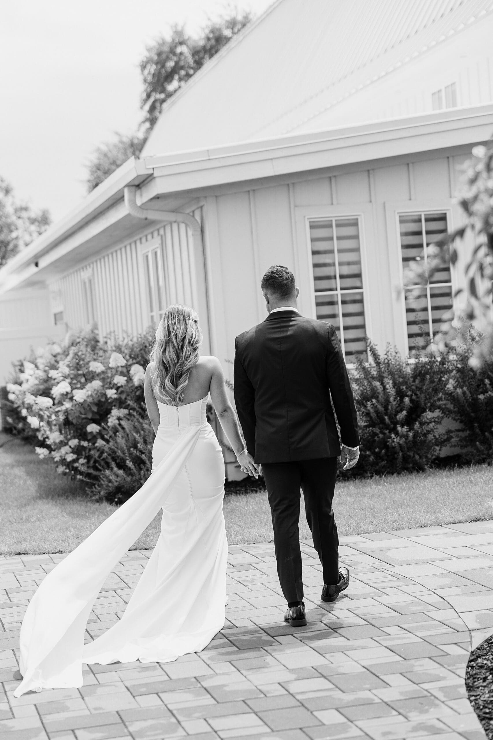 A joyful summer wedding at Etre Farms celebrating Haley & Gio, their love, their people, and plenty of unforgettable moments.