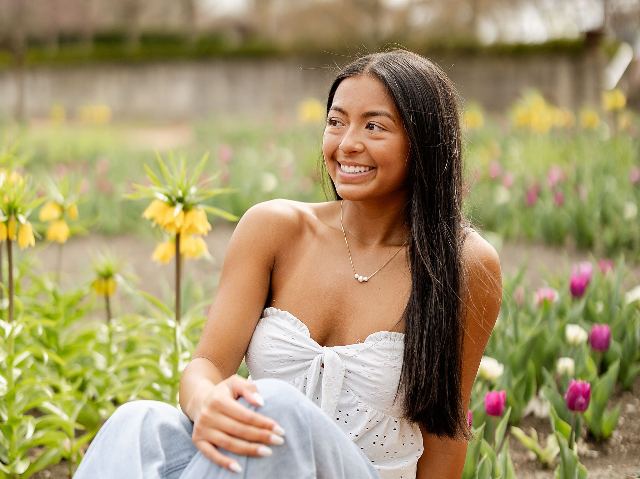Spring Cantigny Park senior photos + inspiration for your Cantigny senior photos with Chicagoland senior photographer Jillian Photography.