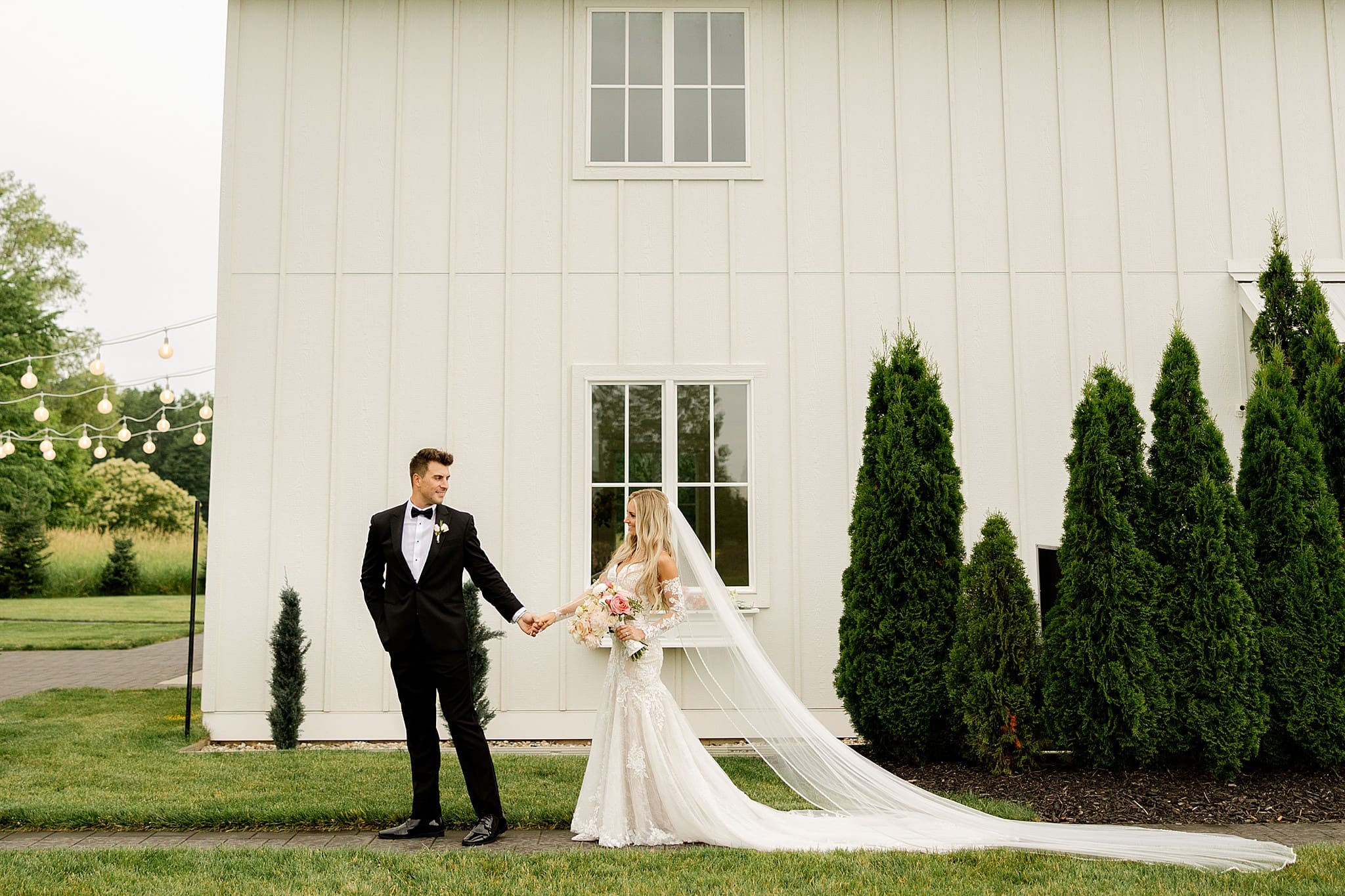 Allison & Anthony's colorful summer wedding day at Etre Farms in St. Joseph, MI with Chicagoland wedding photographer Jillian Photography.
